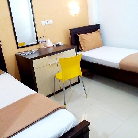 Hotel Elresas Lamongan Exterior photo